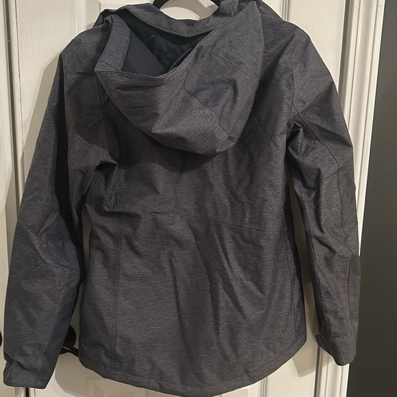 Women’s North Face Ski/Snowboard coat - Picture 4 of 15